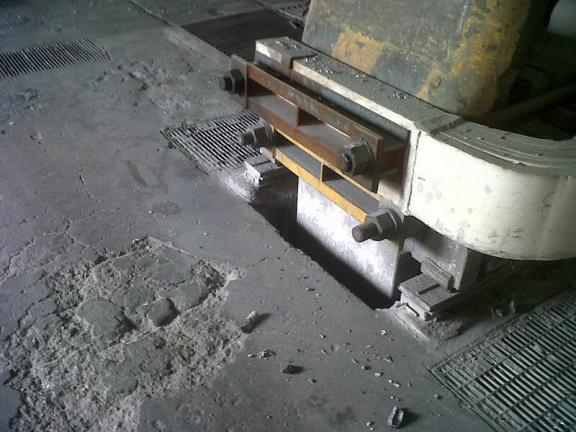 Allentamento bulloni celle elettrolittiche