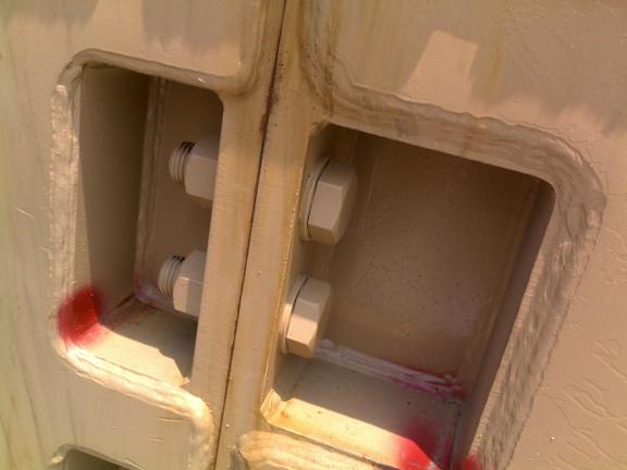 Serraggio bulloni macchine scavatrici