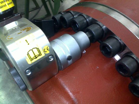 Serraggio dei bulloni mozzi di trasmissione