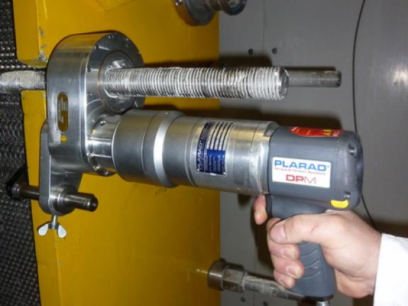 Serraggio delle piastre su barre filettate