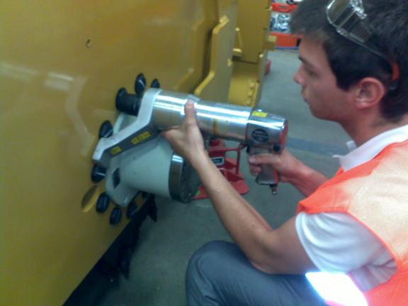 Avvitatori Dinamometrici Pneumatici con Braccio di Reazione