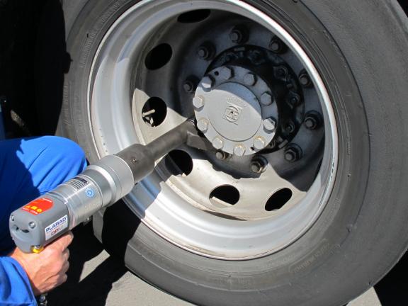 Avvitatori Dinamometrici Pneumatici con Braccio di Reazione